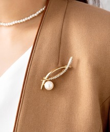 Cream dot.（クリームドット）の「パール艶めく、ビジュー×メタルバーのクロスラインブローチ（ブローチ/コサージュ）」