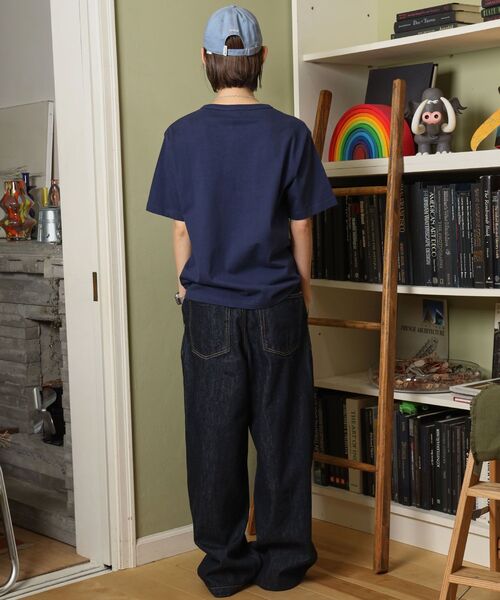 FFEIN(フェイン)の「【FFEIN(フェイン)】ワンポイント刺繍ロゴヘンリーネックショート丈Tシャツ/ Tシャツ ヘンリーネック 半袖 刺繍 ボタン ワンポイント シンプル 【短丈】(Tシャツ/カットソー・メンズ・アッシュグレー/ホワイト/ネイビー/ブラック・SMALL/LARGE/MEDIUM)」の21枚目の写真