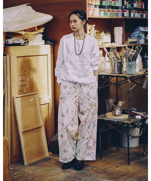 Freada（フリーダ）の「Freada/フリーダ フラワーハンカチ刺繍パンツ（その他パンツ・レディース・ブラック/ホワイト・ONE SIZE）」の4枚目の写真