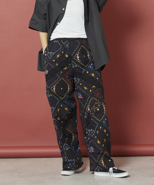 Freada（フリーダ）の「Freada/フリーダ フラワーハンカチ刺繍パンツ（その他パンツ・レディース・ブラック/ホワイト・ONE SIZE）」の7枚目の写真