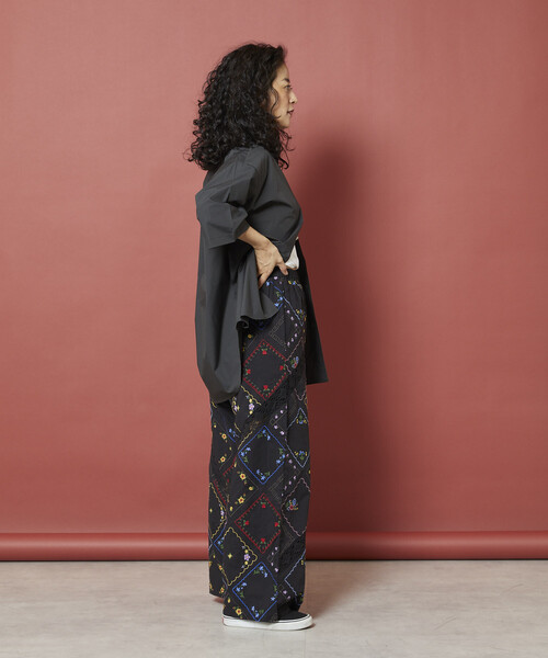 Freada（フリーダ）の「Freada/フリーダ フラワーハンカチ刺繍パンツ（その他パンツ・レディース・ブラック/ホワイト・ONE SIZE）」の8枚目の写真