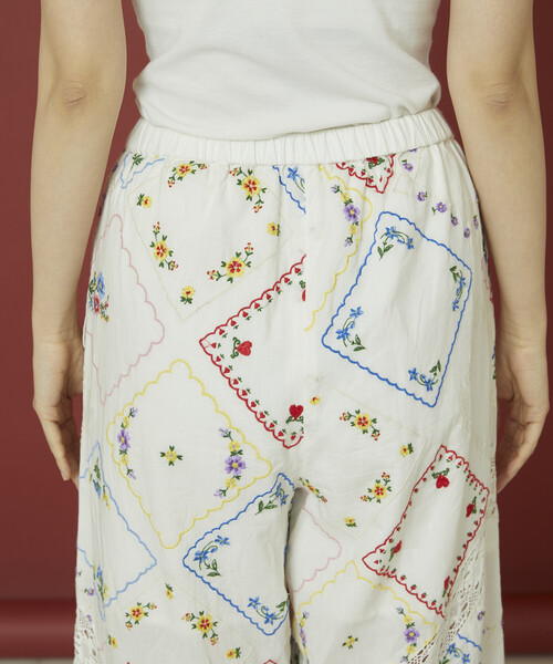 Freada（フリーダ）の「Freada/フリーダ フラワーハンカチ刺繍パンツ（その他パンツ・レディース・ブラック/ホワイト・ONE SIZE）」の18枚目の写真