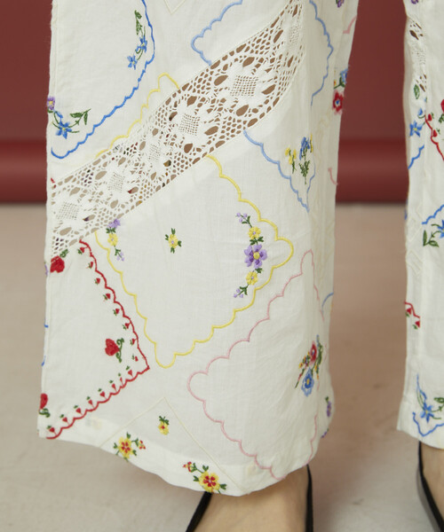 Freada（フリーダ）の「Freada/フリーダ フラワーハンカチ刺繍パンツ（その他パンツ・レディース・ブラック/ホワイト・ONE SIZE）」の20枚目の写真