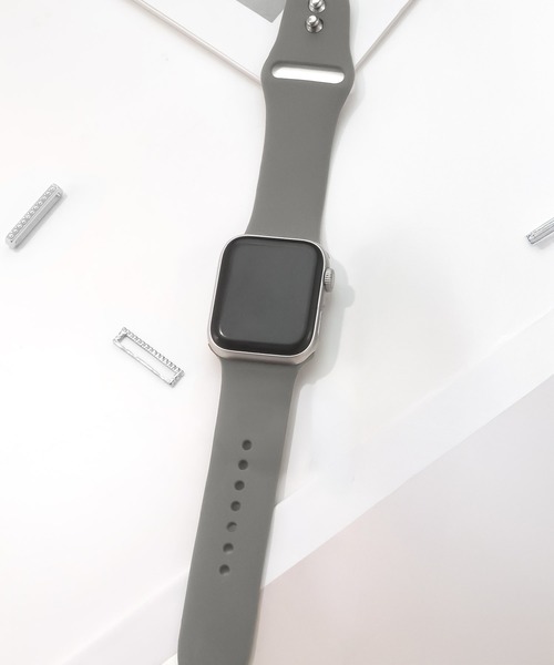 Urban Coral(アーバンコーラル)の「Apple Watch Band / アップルウォッチ くすみカラーシリコンレギュラータイプバンド / Urban Coral(デジタル腕時計・レディース・ベージュ系2/グレー系1/ライトグレー系2/パープル系その他/パープル系その他2/ベージュ系その他/ベージュ系その他2/ネイビー系1/レッド系その他/ホワイト系その他/グリーン系その他2/ピンク系その他2/グレー系その他2/ブラウン系その他2/ネイビー系2/レッド系その他2/ホワイト系その他2/ブラック系その他2/グレー系その他/グレー系2/ブルー系その他2/ブラウン系その他/ブラウン系2/ブラウン系1/ピンク系その他/ブラック系その他/ライトグレー系1・40mm/44mm)」の5枚目の写真