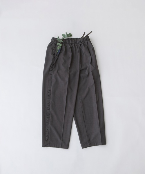 nop de nod(ノップドゥノッド)の「サイドフリルセンタープレスクロップドパンツ(その他パンツ・レディース・ネイビー/ダークグレー/ブラック・3)」の11枚目の写真