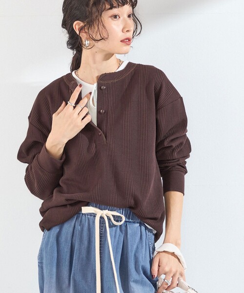 SHIPS Colors(シップス カラーズ)の「【WEB限定】〈手洗い可能〉変形ワッフル ヘンリーネックプルオーバー◇(Tシャツ/カットソー・レディース・オフホワイト/ライトブルー/ネイビー/ブラウン・ONE SIZE)」の3枚目の写真