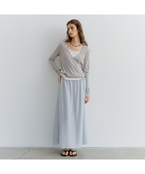 URAGO(ユラーゴ)の「Charlotte shirring long skirt(スカート・レディース・スカイブルー/チャコールグレー・FREE)」の2枚目の写真