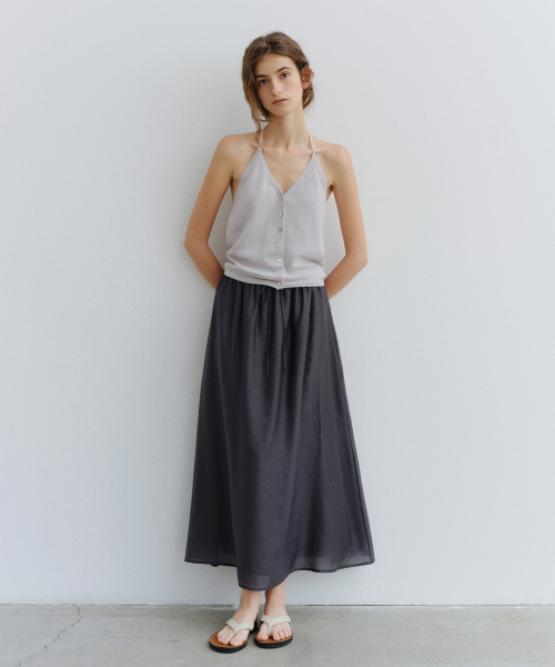 URAGO(ユラーゴ)の「Charlotte shirring long skirt(スカート・レディース・スカイブルー/チャコールグレー・FREE)」の3枚目の写真
