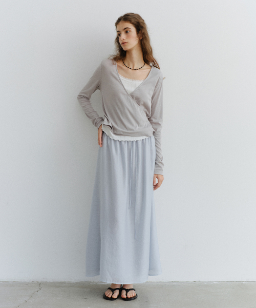 URAGO(ユラーゴ)の「Charlotte shirring long skirt(スカート・レディース・スカイブルー/チャコールグレー・FREE)」の5枚目の写真