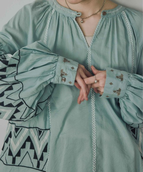 Pqran(クラン)の「カラー刺繍ブラウス(シャツ/ブラウス・レディース・ミント/ネイビー/オフホワイト・FREE)」の3枚目の写真