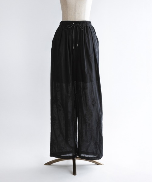 EN NEUME(エンノイム)の「Embroidered Lawn Tuck Easy Pants(その他パンツ・レディース・オフホワイト/ブラック/ベージュ・FREE)」の14枚目の写真