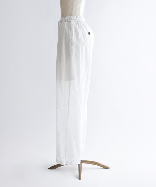 EN NEUME(エンノイム)の「Embroidered Lawn Tuck Easy Pants(その他パンツ・レディース・オフホワイト/ブラック/ベージュ・FREE)」の12枚目の写真