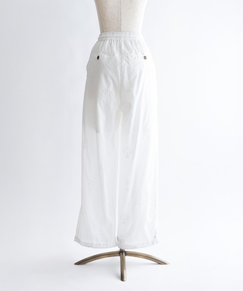 EN NEUME(エンノイム)の「Embroidered Lawn Tuck Easy Pants(その他パンツ・レディース・オフホワイト/ブラック/ベージュ・FREE)」の13枚目の写真