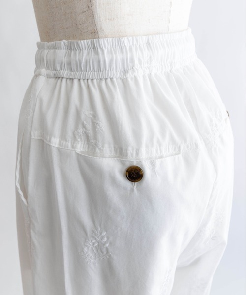 EN NEUME(エンノイム)の「Embroidered Lawn Tuck Easy Pants(その他パンツ・レディース・オフホワイト/ブラック/ベージュ・FREE)」の18枚目の写真