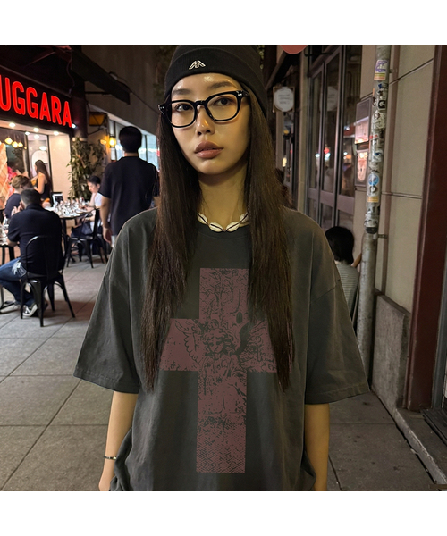 GRAVER（グレーバー）の「[ユニセックス]エンジェルクロス半袖Tシャツ_3カラー（Tシャツ/カットソー・レディース・チャコールグレー/ブラック/ホワイト・SMALL/MEDIUM/LARGE）」の3枚目の写真