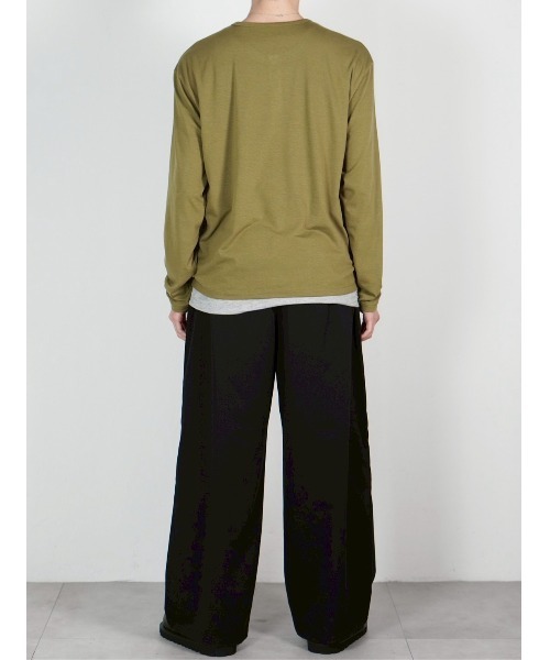 Chikashitsu +(チカシツプラス)の「【Chikashitsu +】double layered henley neck long sleeve / 【チカシツプラス】ダブルレイヤードヘンリーネック長袖Tシャツ<着用動画あり>(Tシャツ/カットソー・メンズ・ブラック/カーキ/ネイビー・ONE SIZE)」の8枚目の写真
