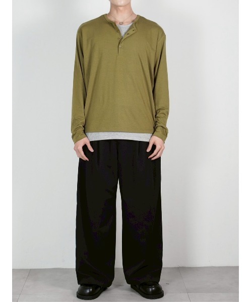 Chikashitsu +(チカシツプラス)の「【Chikashitsu +】double layered henley neck long sleeve / 【チカシツプラス】ダブルレイヤードヘンリーネック長袖Tシャツ<着用動画あり>(Tシャツ/カットソー・メンズ・ブラック/カーキ/ネイビー・ONE SIZE)」の6枚目の写真