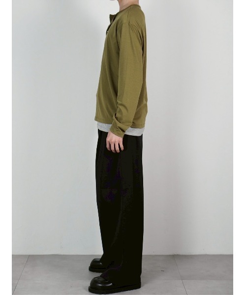 Chikashitsu +(チカシツプラス)の「【Chikashitsu +】double layered henley neck long sleeve / 【チカシツプラス】ダブルレイヤードヘンリーネック長袖Tシャツ<着用動画あり>(Tシャツ/カットソー・メンズ・ブラック/カーキ/ネイビー・ONE SIZE)」の7枚目の写真