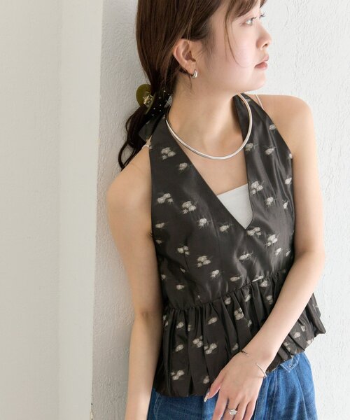 mystic（ミスティック）の「フラワーホルターブラウス（シャツ/ブラウス・レディース・ブラック/オフホワイト・FREE）」の2枚目の写真