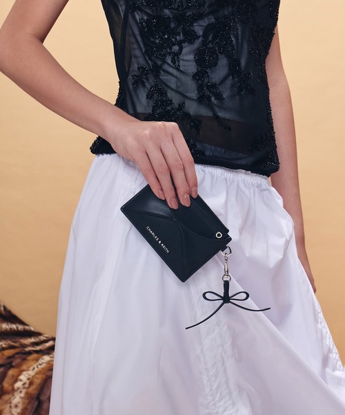 CHARLES & KEITH(チャールズ & キース)の「Hazel ヘーゼル ボウパネル カードホルダー(カードケース・レディース・ピンク系その他3/スミクロ/クリーム・XXS)」の2枚目の写真