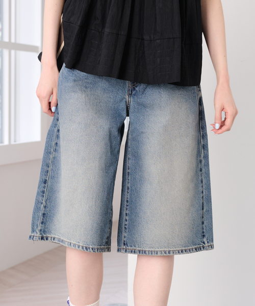 U by SPICK&SPAN(ユーバイスピックアンドスパン)の「LEVI'S/リーバイス SUPER BAGGY JORT(その他パンツ・レディース・ブルー/ブラック系その他・25/26/27)」の2枚目の写真