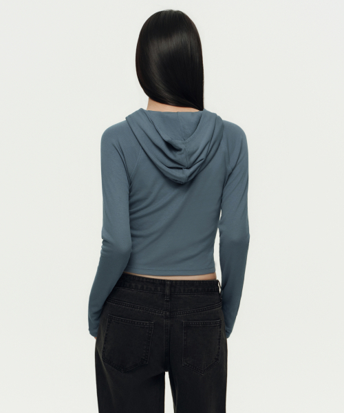 MUSINSA STANDARD WOMAN（ムシンサスタンダードウーマン）の「ウィメンズリブスリムフード付き長袖Tシャツ[ピーコックブルー]（パーカー・レディース・その他・LARGE/MEDIUM/SMALL/X-LARGE/X-SMALL）」の3枚目の写真
