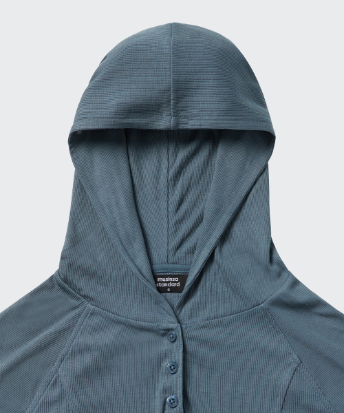 MUSINSA STANDARD WOMAN（ムシンサスタンダードウーマン）の「ウィメンズリブスリムフード付き長袖Tシャツ[ピーコックブルー]（パーカー・レディース・その他・LARGE/MEDIUM/SMALL/X-LARGE/X-SMALL）」の4枚目の写真