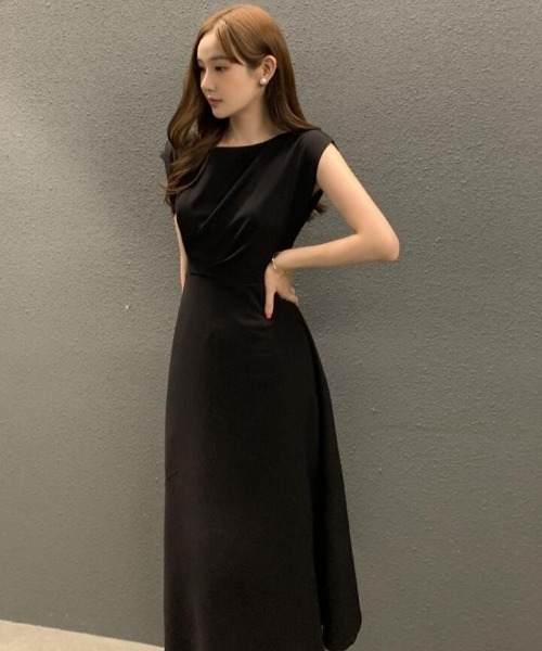 semplice(センプリチェ)の「コクーンネック タックデザイン フレアミディワンピース(ワンピース・レディース・ベージュ/ブルー/ブラック・F)」の15枚目の写真