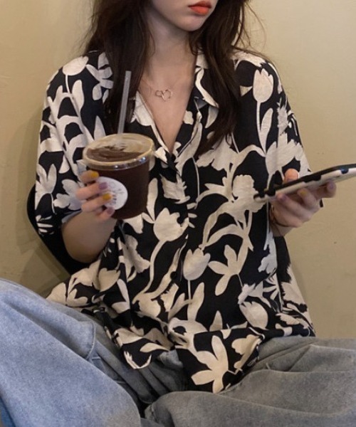 AVYL（アヴィル）の「レトロボタニカル オーバーサイズ半袖オープンカラーシャツ（シャツ/ブラウス・レディース・ブラック・M）」の10枚目の写真