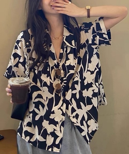 AVYL（アヴィル）の「レトロボタニカル オーバーサイズ半袖オープンカラーシャツ（シャツ/ブラウス・レディース・ブラック・M）」の8枚目の写真