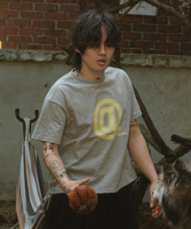 SCALLYWAG | [リュジョンラン × スケリーワック] アット クロップTシャツ[グレー](Tシャツ/カットソー)