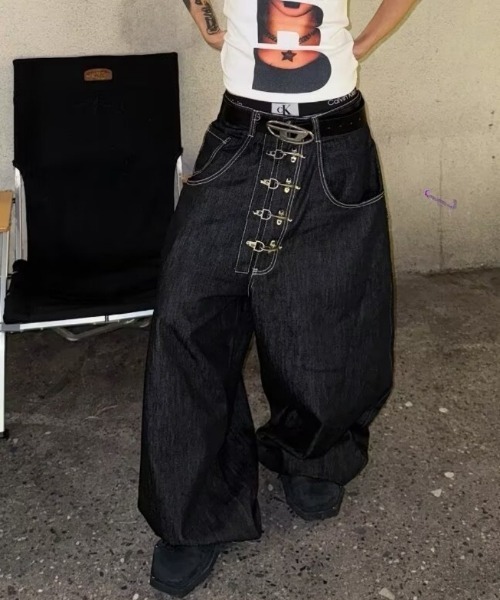 おしゃれスタ(オシャレスタ)の「バックルデザインワイドデニムパンツ(デニムパンツ・レディース・ブラック・S/M/L/XL)」の5枚目の写真