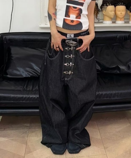 おしゃれスタ(オシャレスタ)の「バックルデザインワイドデニムパンツ(デニムパンツ・レディース・ブラック・S/M/L/XL)」の6枚目の写真