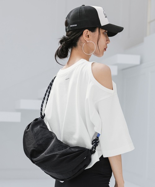HEREIAM（ヘレイアム）の「【HEREIAM】ユニセックス＆軽量/スポーティーZIP BAG（ショルダーバッグ・レディース・ブラック/ライム/ダークブラウン・FREE）」の6枚目の写真