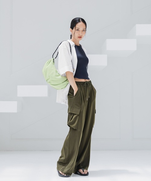 HEREIAM（ヘレイアム）の「【HEREIAM】ユニセックス＆軽量/スポーティーZIP BAG（ショルダーバッグ・レディース・ブラック/ライム/ダークブラウン・FREE）」の9枚目の写真
