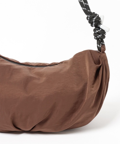 HEREIAM（ヘレイアム）の「【HEREIAM】ユニセックス＆軽量/スポーティーZIP BAG（ショルダーバッグ・レディース・ブラック/ライム/ダークブラウン・FREE）」の19枚目の写真