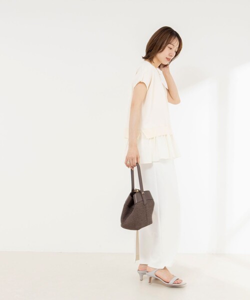 NOLLEY’S(ノーリーズ)の「《手洗い可能》【BECシリーズ】裾フリルプルオーバー(ニット/セーター・レディース・オフホワイト/ダークネイビー・38)」の4枚目の写真