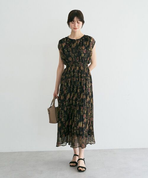 YECCA VECCA(イェッカヴェッカ)の「シアー花柄プリーツワンピース(ワンピース・レディース・ライトグリーン/ブラック・FREE)」の5枚目の写真