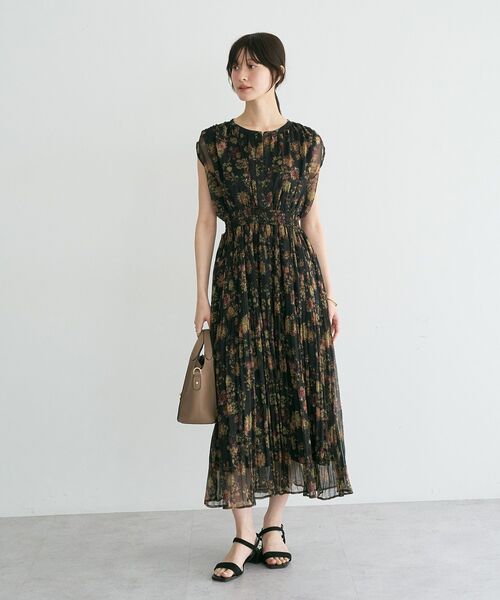 YECCA VECCA(イェッカヴェッカ)の「シアー花柄プリーツワンピース(ワンピース・レディース・ライトグリーン/ブラック・FREE)」の7枚目の写真