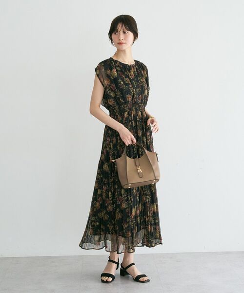 YECCA VECCA(イェッカヴェッカ)の「シアー花柄プリーツワンピース(ワンピース・レディース・ライトグリーン/ブラック・FREE)」の8枚目の写真