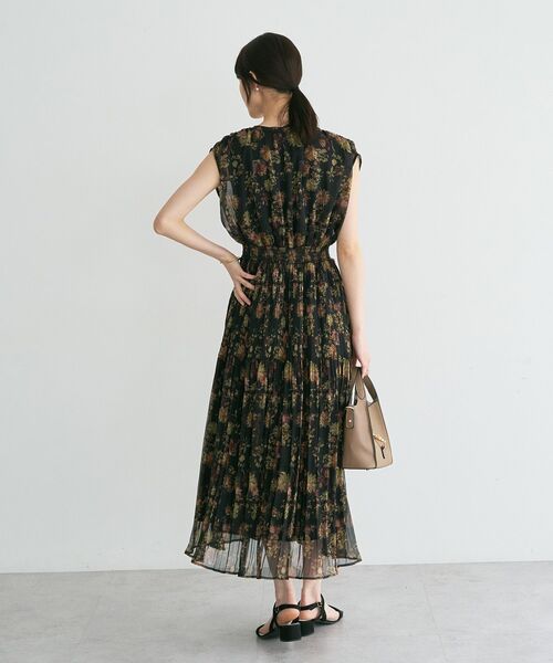 YECCA VECCA(イェッカヴェッカ)の「シアー花柄プリーツワンピース(ワンピース・レディース・ライトグリーン/ブラック・FREE)」の10枚目の写真