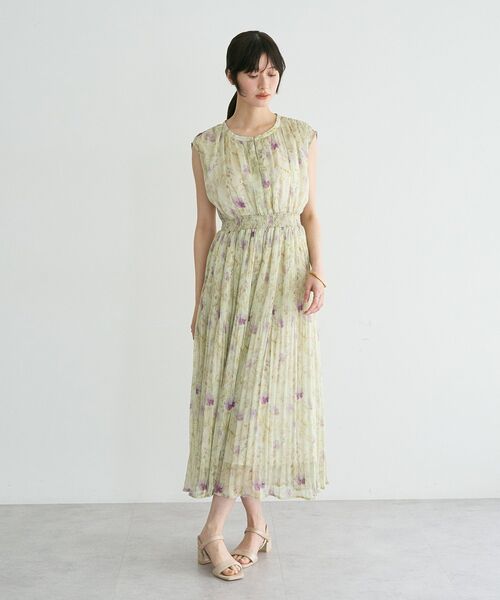YECCA VECCA(イェッカヴェッカ)の「シアー花柄プリーツワンピース(ワンピース・レディース・ライトグリーン/ブラック・FREE)」の11枚目の写真