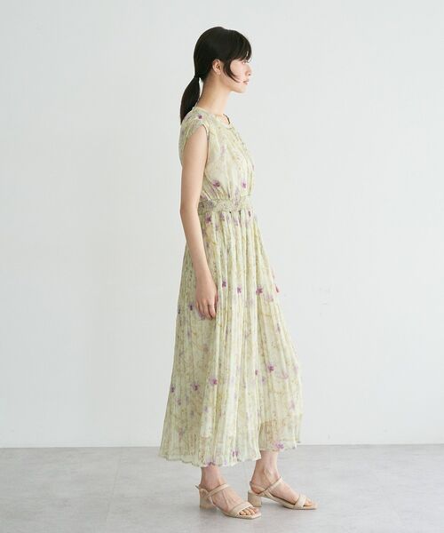 YECCA VECCA(イェッカヴェッカ)の「シアー花柄プリーツワンピース(ワンピース・レディース・ライトグリーン/ブラック・FREE)」の12枚目の写真