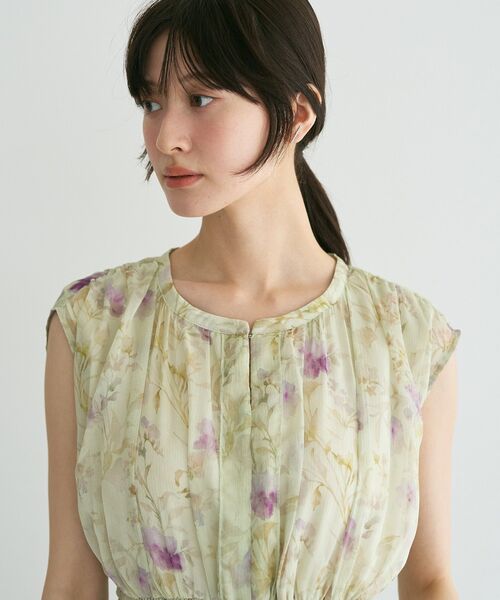 YECCA VECCA(イェッカヴェッカ)の「シアー花柄プリーツワンピース(ワンピース・レディース・ライトグリーン/ブラック・FREE)」の15枚目の写真