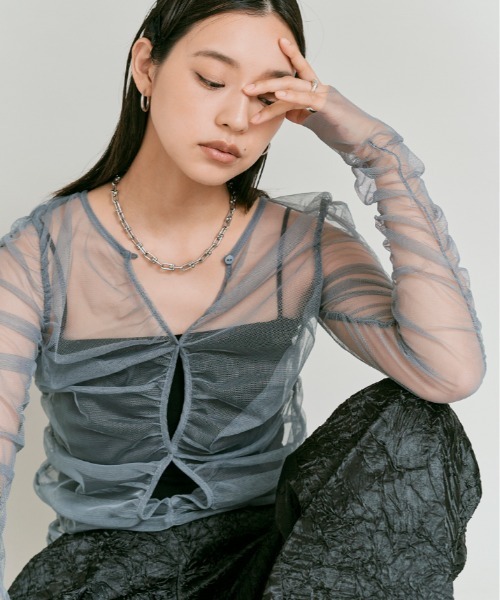 W:Huku(フーク)の「シャーリング シアー トップス / 2Way Shirred Sheer Top(Tシャツ/カットソー・レディース・グレー/アイボリー・FREE)」の4枚目の写真