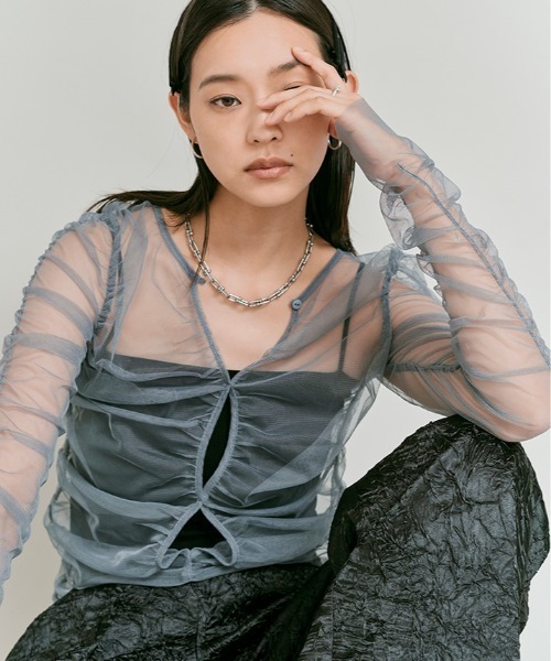 W:Huku(フーク)の「シャーリング シアー トップス / 2Way Shirred Sheer Top(Tシャツ/カットソー・レディース・グレー/アイボリー・FREE)」の8枚目の写真