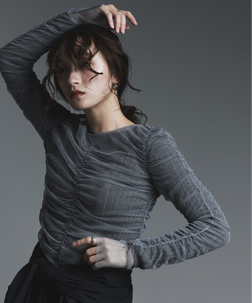 W:Huku(フーク)の「シャーリング シアー トップス / 2Way Shirred Sheer Top(Tシャツ/カットソー・レディース・グレー/アイボリー・FREE)」の10枚目の写真