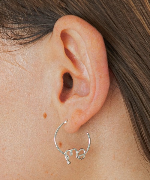 LAPUIS(ラピュイ)の「LAPUIS(ラピュイ)Oui pierced earrings(ピアス(両耳用)・レディース・ゴールド/マルチ・FREE)」の5枚目の写真