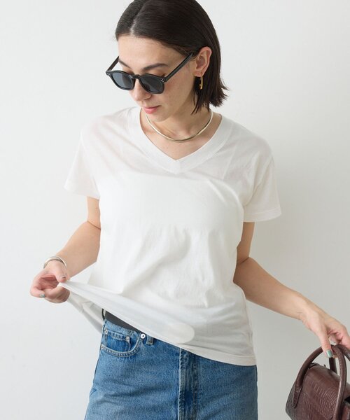 GALLARDAGALANTE(ガリャルダガランテ)の「VネックTシャツ(Tシャツ/カットソー・レディース・ホワイト/チャコールグレー/ベージュ・FREE)」の2枚目の写真