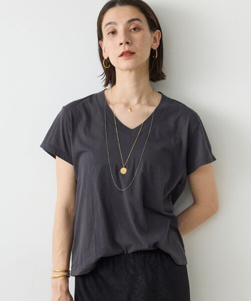 GALLARDAGALANTE(ガリャルダガランテ)の「VネックTシャツ(Tシャツ/カットソー・レディース・ホワイト/チャコールグレー/ベージュ・FREE)」の3枚目の写真